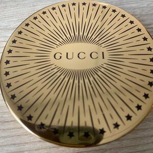 Gucci gel powder highlighter in 03 warm gold